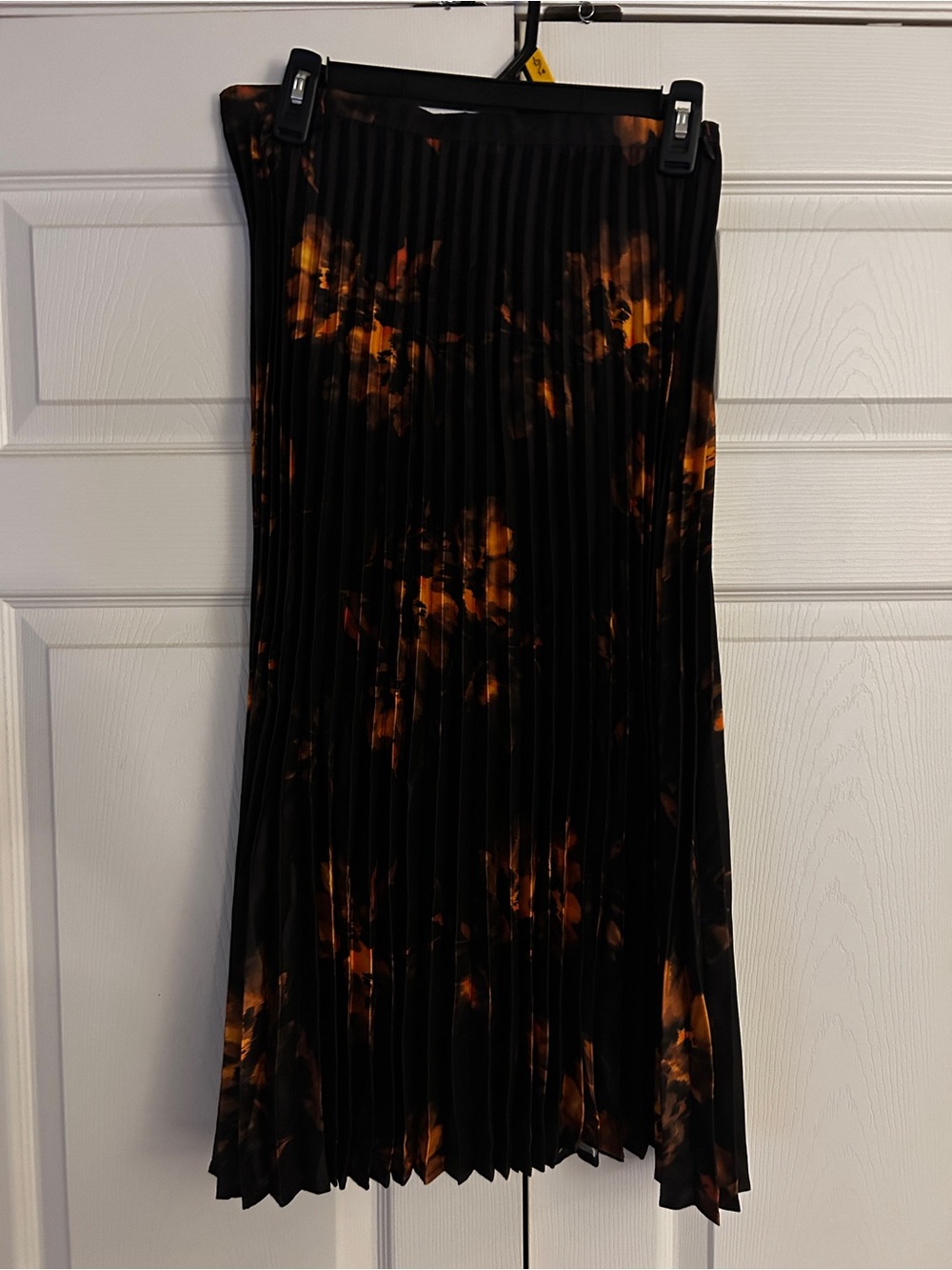 Black & Amber Pleated Midi skirt